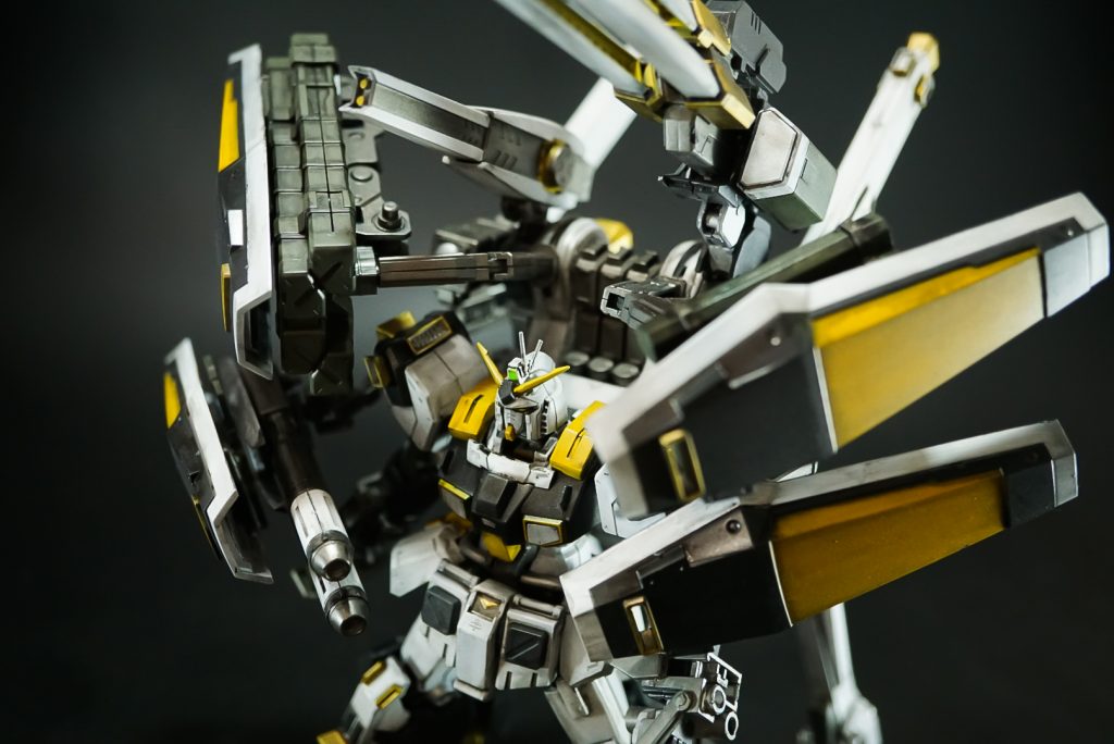 シールド４枚をバックパックに懸架も可能突撃形態っぽくもできます