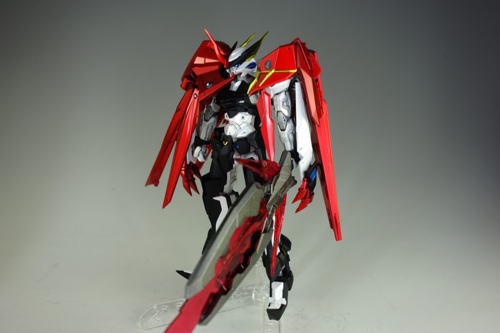 射撃装備も持っていますが脳筋なので使う気があまりないという設定。左肩の金のラインがワンポイントです。