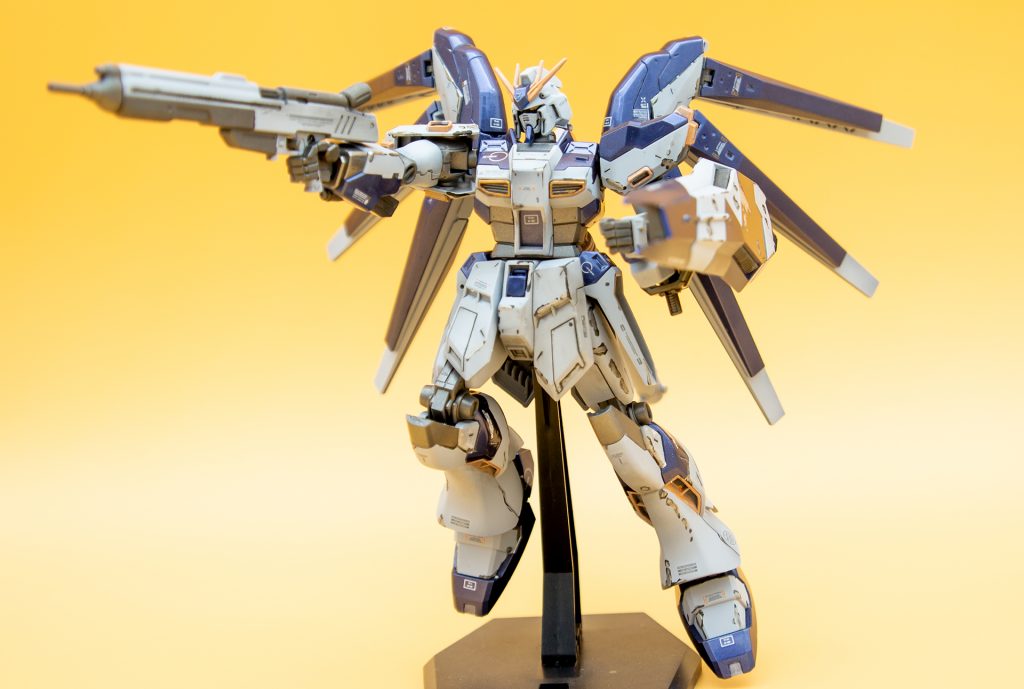 ビームライフル。今回はポージングにも挑戦してみましたが、全体的にこじんまりとしてしまいました。奥が深いですね…