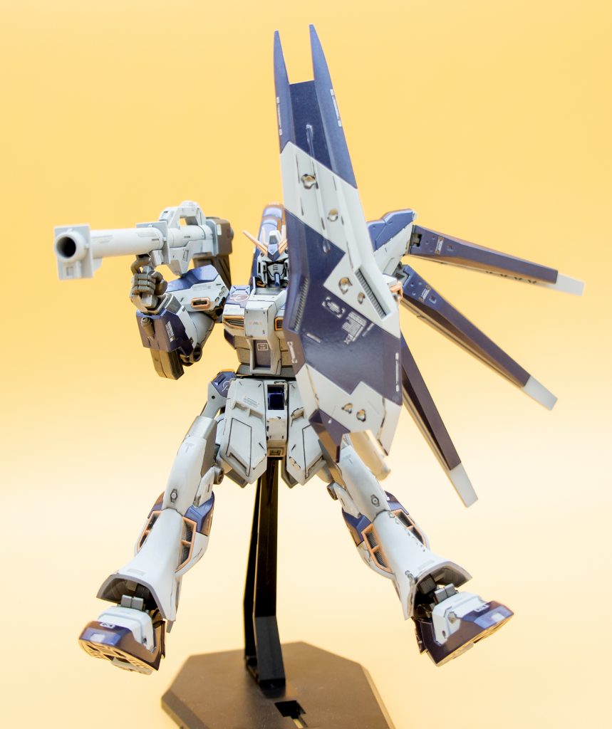 ニューハイパーバズーカ。バズーカよりもシールドに目が行く一枚。