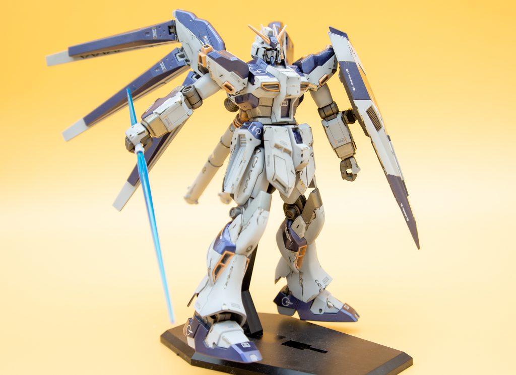 ビームサーベル。このビームサーベルはクリアーブルー成型で綺麗ですね。