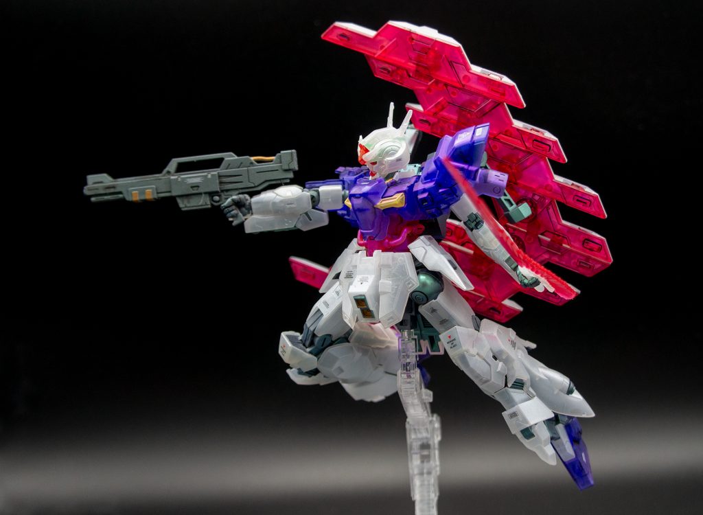 ひざ関節の動きがいいですね。最近のプラモはすごい。