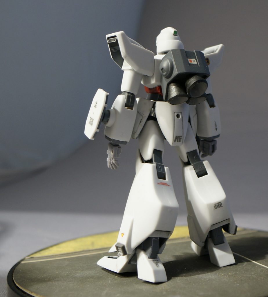 「Vフレームシステム」は面白い取り組みではありますが、間接部にポリパーツが露出し処理しにくいパーティングラインが目立ってしまいますね。