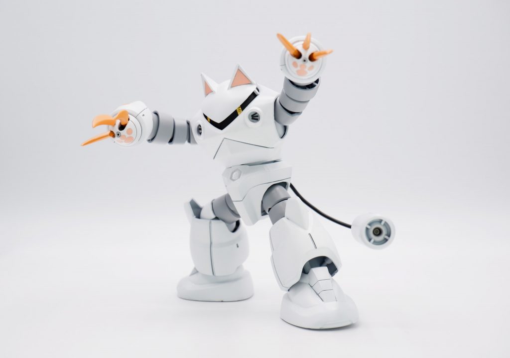 元のズゴックとおなじように腕からビーム実はしっぽもビーム発射機としたつもりなのしっぽビームが打てます