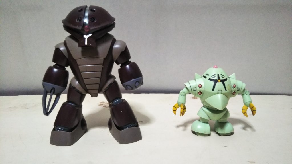 　恒例の大きさ比較です。　ＨＧＵＣのアッガイと並べてみました。　アッガイもHGUCの中では比較的大型のキットだと思いますが、こうしてみるとゾックもなかなかにボリュームがありますね。　そして、相変わらずサイズに反して造形も含めたキット自体の出来が非常に良いです。