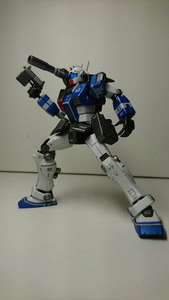 ホルスターからビームピストルを西部劇のガンマンみたいに取り出して戦うイメージで作りました。