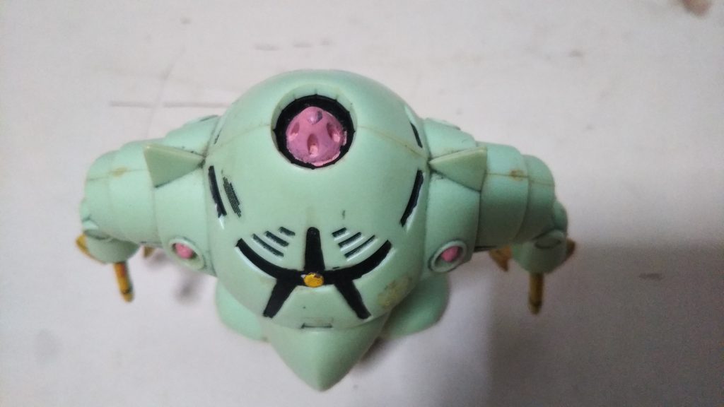 　頭頂部メガ粒子砲です。　フォノンメーザー砲という表記も見かけたことがありますが、ズゴックやゴッグのメガ粒子砲と何か違うのでしょうか？　どうでもいいですが、色味も相まってアポロチョコかイチゴみたいでちょっと美味しそうですよね。