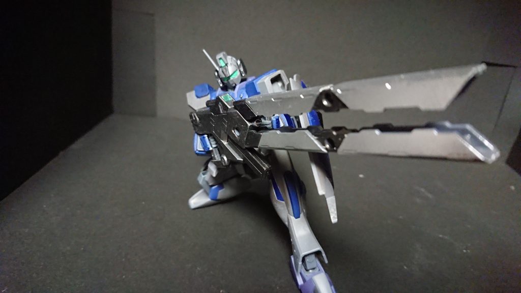 コトブキヤのウェポンキットから持ってきたレールガン めちゃくちゃでかいぞ因みにサイドアーマーをジムリバイブから持ってきてしまったので色々つけれるのはいいけど向こうの作業が一時停止しましたorz