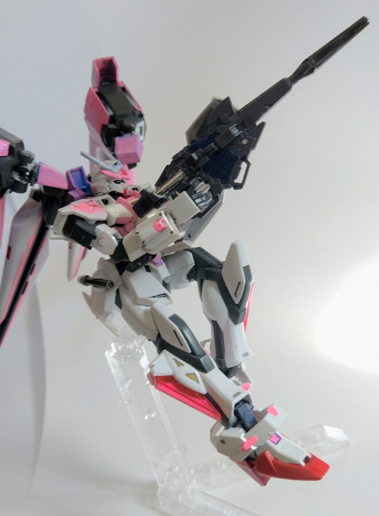 ビームマグナム撃った反動には耐えられる設定です。スペアマガジンがないので5発限り。