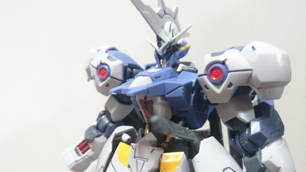 眼光エフェクトは(偶然だけど)着脱自在な構造に左目周辺のダメージ痕も再現っス(↑の画像は見やすくするために明度を上げてるっス)