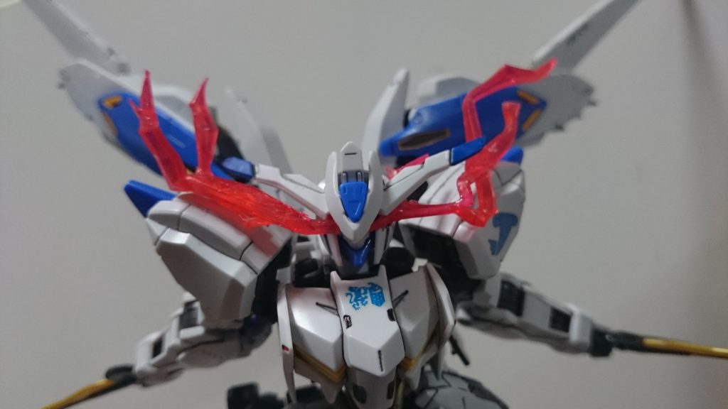 短くカットして、うねるような形状に