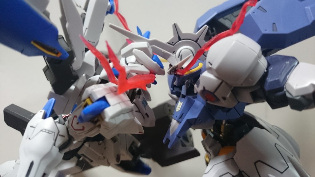 今回、水転写デカールを一部使用してるっス …………キマリスのバインダーのボードウィン家の家紋デカールは失敗したからシールを使用…マァ違和感ないから無問題と思えば…