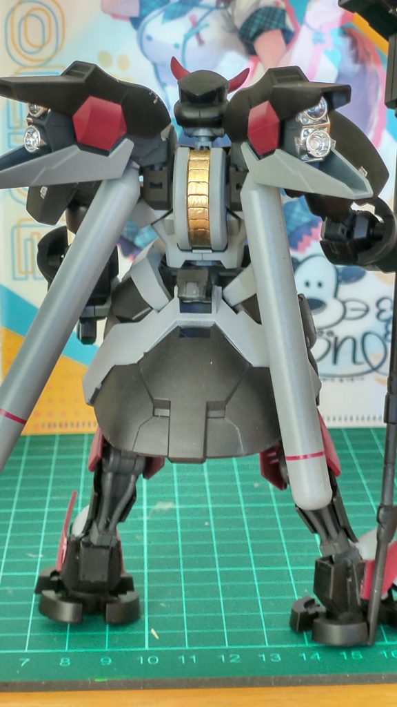 背部のブースターにはプロペラントタンクを無理やり付けてます