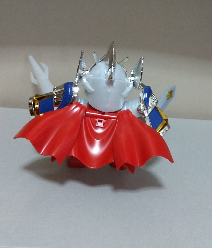 後ろはナイトフライヤーが、本来は着くのですが、ここは敢えて普通のマントを装備。旧キットの頃からナイトフライヤーとかケンタウロス形態とかすきじゃないんですよ……( ´・ω・)因みにこのキット、ただ作っただけでは無く、このキットを使って「MS少女 バーサルナイトガンダム」を作ろうかなぁとも考えています。ベースはどうするか、パーツの配置とか稼働部分の干渉具合とか、腕や脚はどうするかとか……。色々と現在思案中です。( ´- ω -)💭 今回はこれで終わろうとおもいます。最後まで見ていただきありがとうございます！