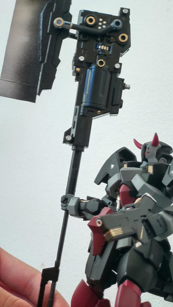 武器はコトブキヤの何かしらにプラ棒を指してプラ板の刃をパテで付けた大型の斧です(これのせいで自立出来ない