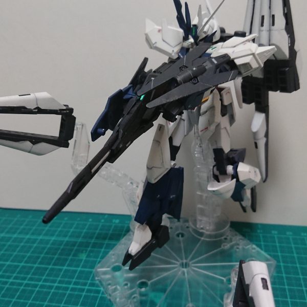 ユーラヴェンガンダム＋フェイクν