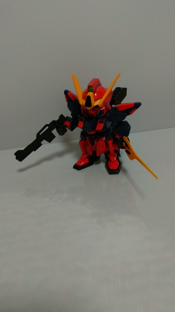 アクシズがティターンズの開発したシスクードのデータを何らかの裏取り引きで入手し、改良を加えられた機体です。ハマーンが主導で開発され、クワトロことシャアが戻ってきたときにサプライズとして渡すべく作られた機体で、その為に赤く塗装されています。