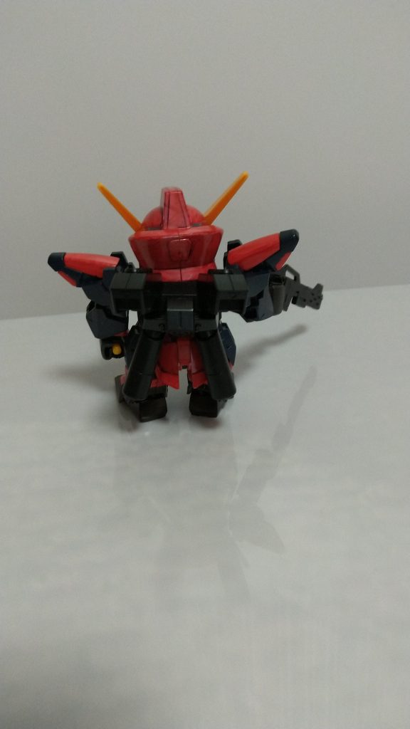 武装としてはIフィールドランチャー、ビームサーベルの他に、腹部の拡散メガ粒子砲、試作型のビームショットライフル、ビームトマホーク、バックパックに搭載されたファンネルを装備。本機の開発を心待ちにし、シャアの帰還を心の底から心待ちにしていたハマーンだったが、結局は破談となり、完成していたこの機体は暫くお蔵入りになったと言う設定。その後この機体は第一次ネオ・ジオン抗争のハマーン対グレミーの戦いの際に使用されたとかされてないとか……。今回はこれで終わろうとおもいます。最後まで見ていただきありがとうございました!