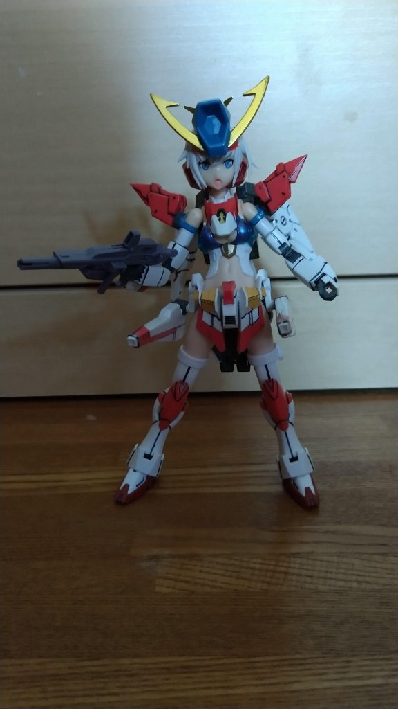 一斉射撃的な感じもできます。ちなみに、この時のハイメガキャノンの中は未塗装ですw撮影途中にハイメガキャノンの中を塗ったのですが、取り直すのが面倒だったのですかこのまま炎月ちゃん「ハイメガキャノン!ヴェスバー!一斉発射っ!!」