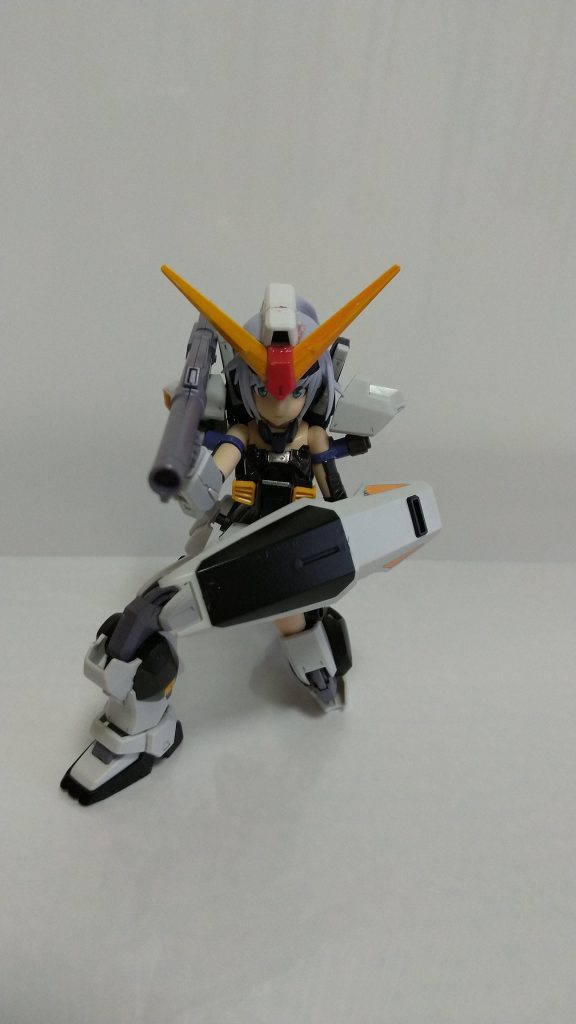 ガンダムMk-Ⅱちゃん♥、なんとパンツが見えてしまっていることに気付く!しかし、直ぐにシールドでガード!照れた表情パーツがあればと本当に悔やまれる……っ!!PCでなら顔に照れ線的なものを追加できるのでしょうが、スマホでは無理なのか!