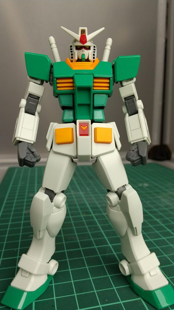 リバイブガンダムオリンピックコラボは青色。パラリンピックコラボが赤色。それならと余っていたエメラルドグリーンで塗装しました。墨入れはシャーペンです。新水性ホビーカラーAQUEOUSの筆塗り。ムラがすごいです。