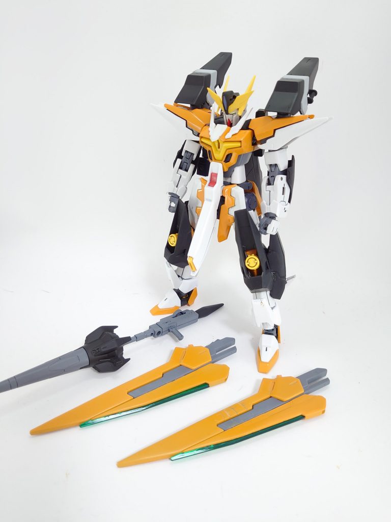 武装GNショートランスGNソードライフル×2ほぼ接近武器だけで構成されています。 