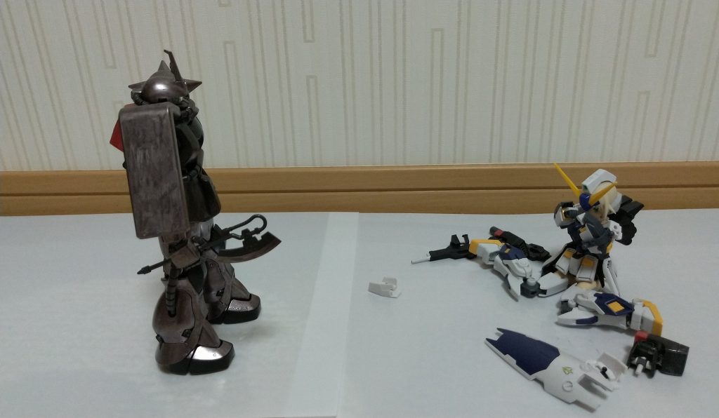 マドロックちゃん「うぇ〜ん!痛いよ〜、負けちゃったよ〜……。」結局ザクに負けるガンダム6号機 マドロックちゃん。ザク「なんだ、このプレッシャーは……!」そして、何かを感じ取るザクⅡさんなのでした。今回はこれで終わろうとおもいます。最後まで見ていただきありがとうございました!