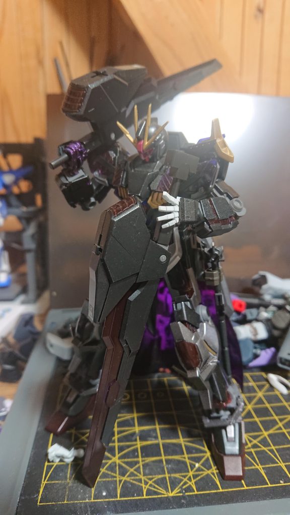 武装はシュバルツリッターのフリューゲルメッサー