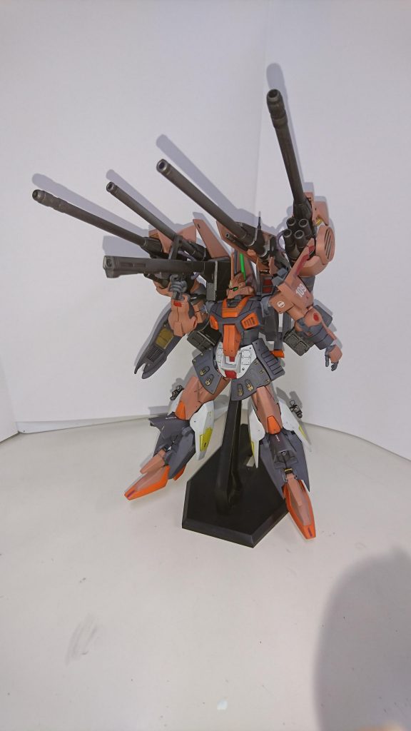 ガンタンクと、ゼルトザームのパーツを流用しました。