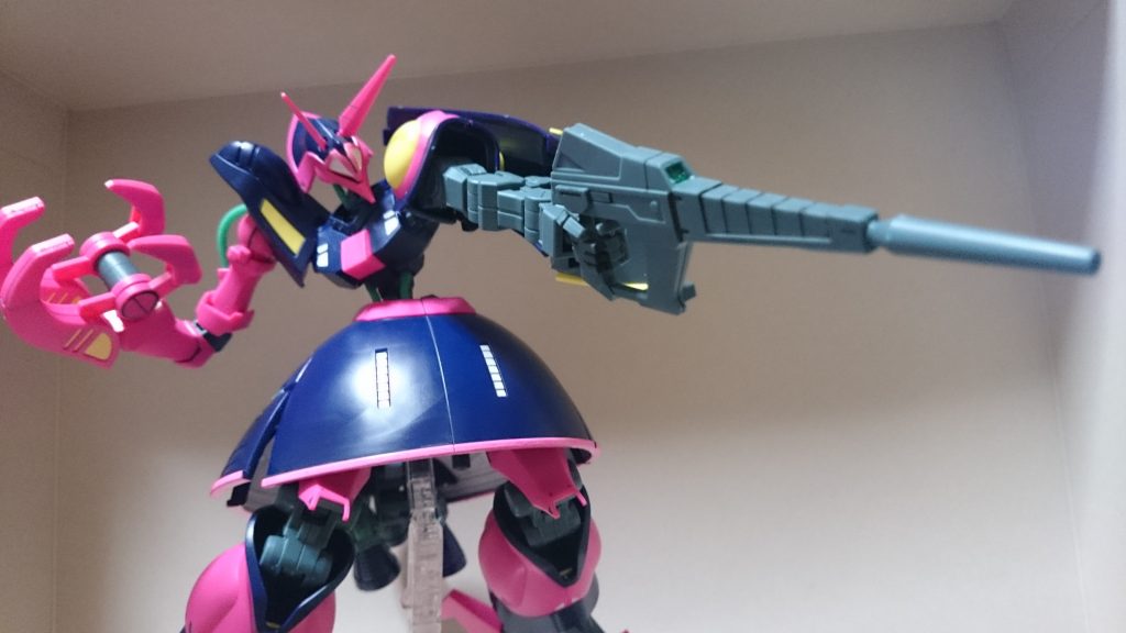 ・ビームライフル小振りに見えて、機体が大きいから実際はかなり大きいっス