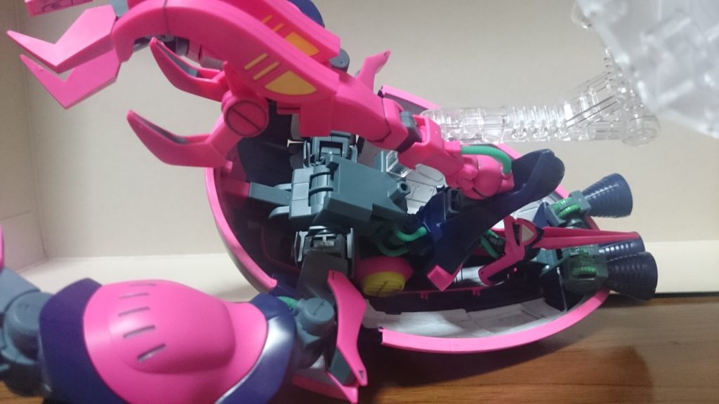 ・見てはいけない裏側当たり前ではあるけど、けっこうトンチキな変形方法…