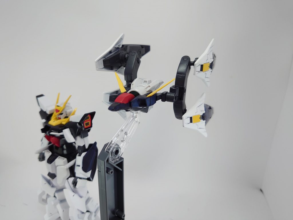 コアファイタープルトーネの胴体を使用しているのでコアファイターのギミックをそのまま応用しています。