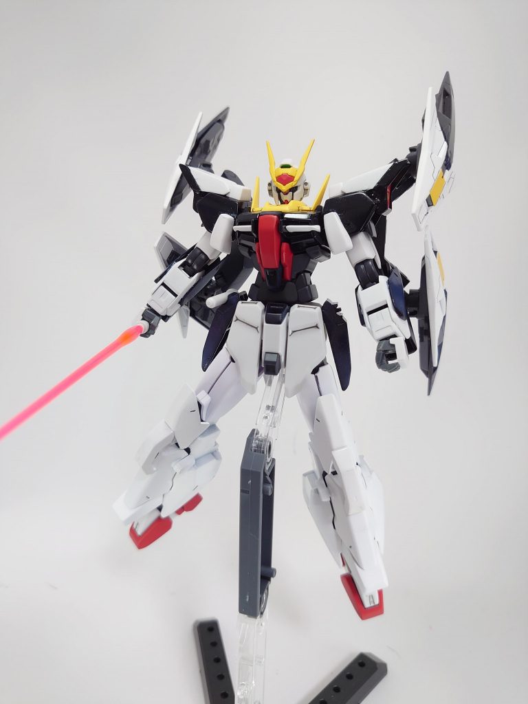 ビームサーベル両腰にマウントされている2本のビームサーベル原型機だと何処に装備しているのか分からなかったのでウィンダム同様の所に