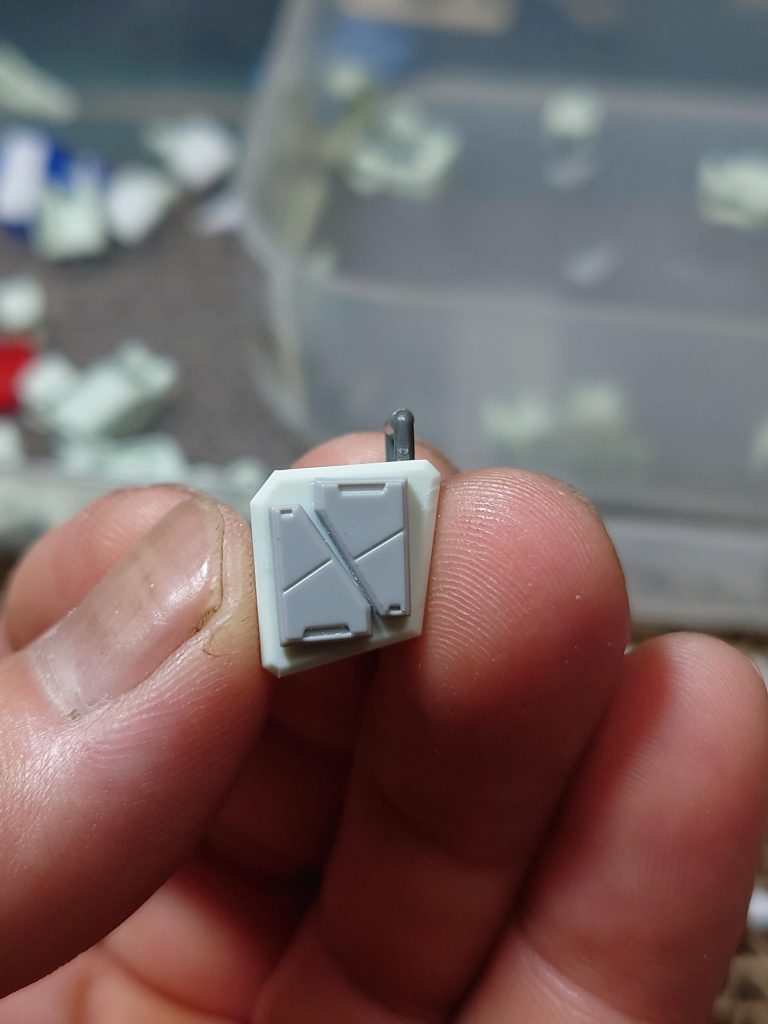 肩やコクピット部分に追加アーマー付けたりしました。