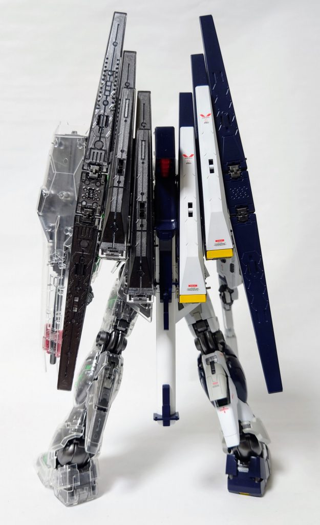 右半身しか塗装しないため、バランスを取るためにファンネルはWフィン・ファンネル仕様にしました。