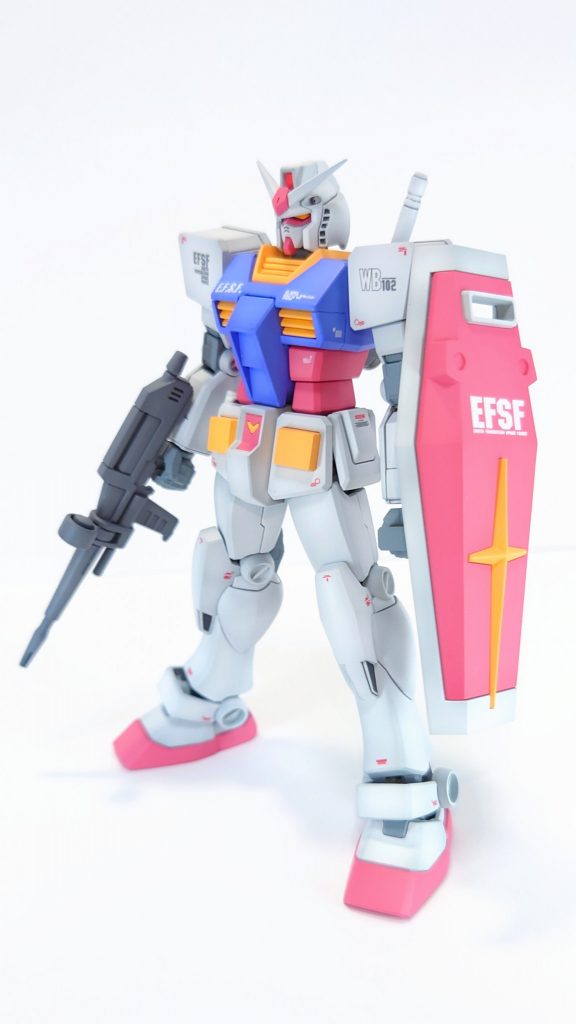 デカールは段差が目立たないよう念入りに処理しました。