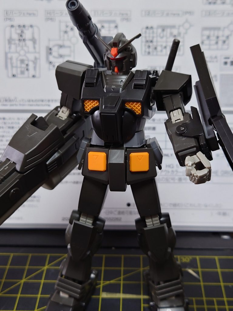 いつものように素組状態をアップします成型色だと、かなり黒いイメージですね!