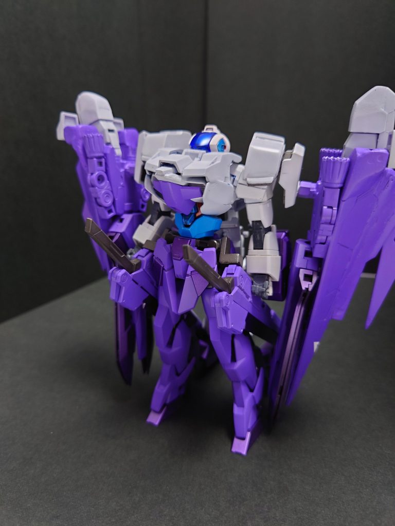 人型にもなれます。機体のコンセプトはラティオスの総合的な性能向上と、ラティアスと武装の統合及び火力の大幅な増加です。機体バランスが悪いとか言わない