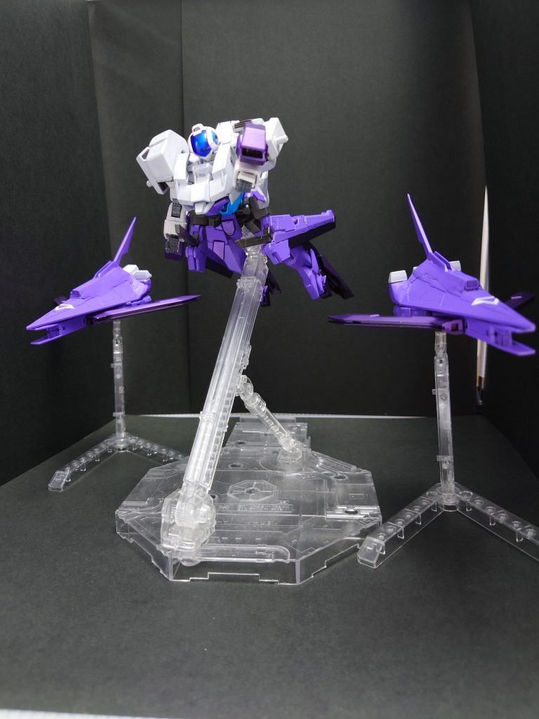 肩のバインダーは分離して大型のサイコミュとして運用可能、むしろそっちがメイン