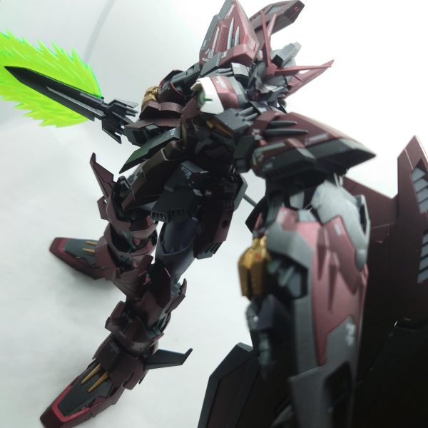 ガンダムエピオンの装甲をメタリック塗装