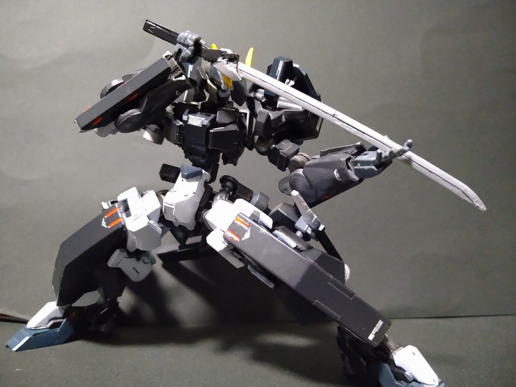 カタナ鞘付き、斬るための機能のみ。「斬れればなんでもいいよ」