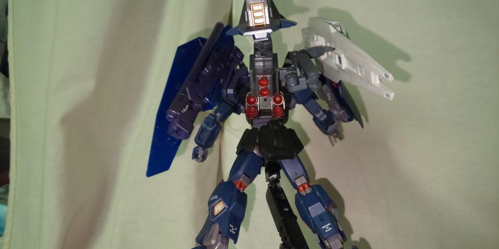 背中はこんな感じです。汚くてすみません。自分がガンプラバトルするなら、これで行きます。しかし、所詮はマーク2。時代遅れのMS。でもカッコいい！