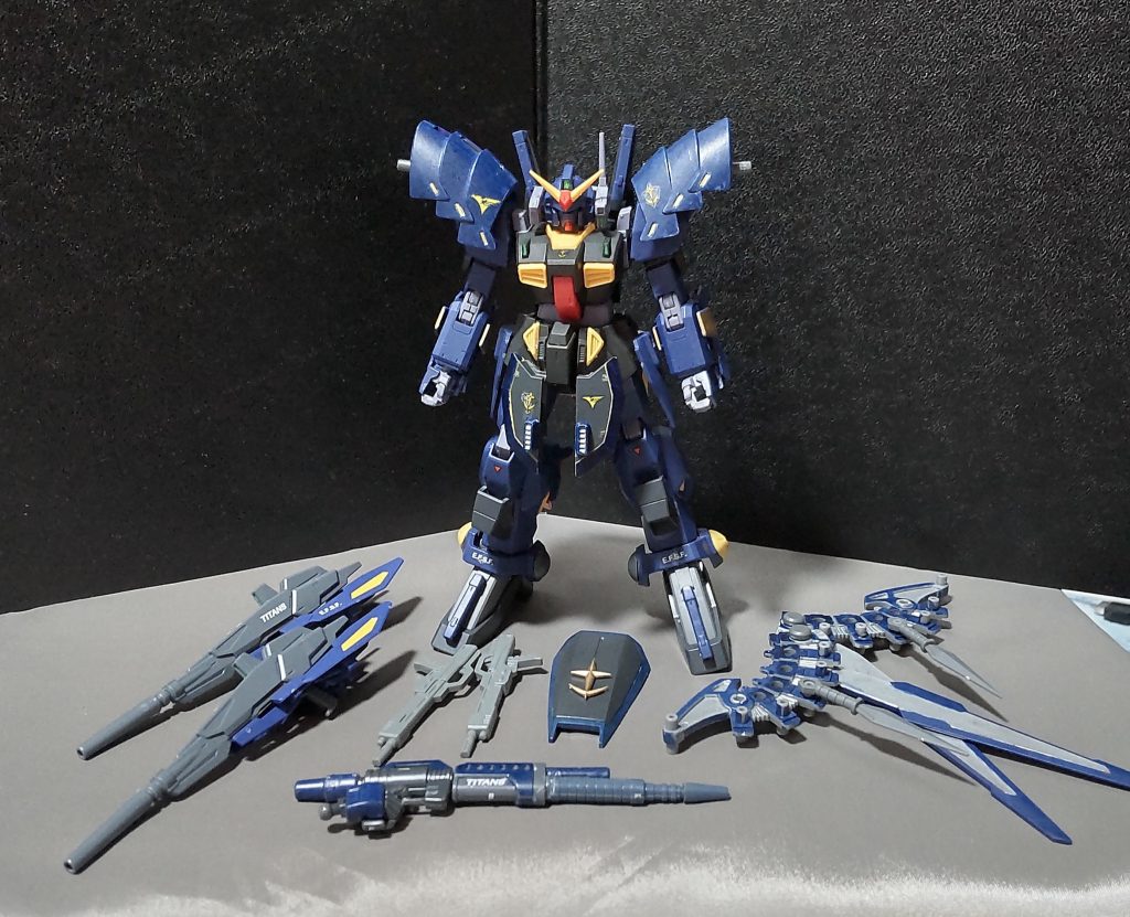 武装やウィングは脱着可能です。※外してないですが、バルカンポッドや腕の追加装甲等も外せます。では、武装紹介でもしておきます。