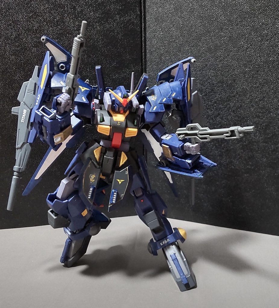 ・バスターライフル腰部に装着している小型かつ軽量化されたビーム・ガン。こちらも小回りが利き、扱いやすい。※旧キットのガンダムエアマスターバーストのを使用していますので、肉抜きが目立ちますが、そこはご愛嬌という事で。