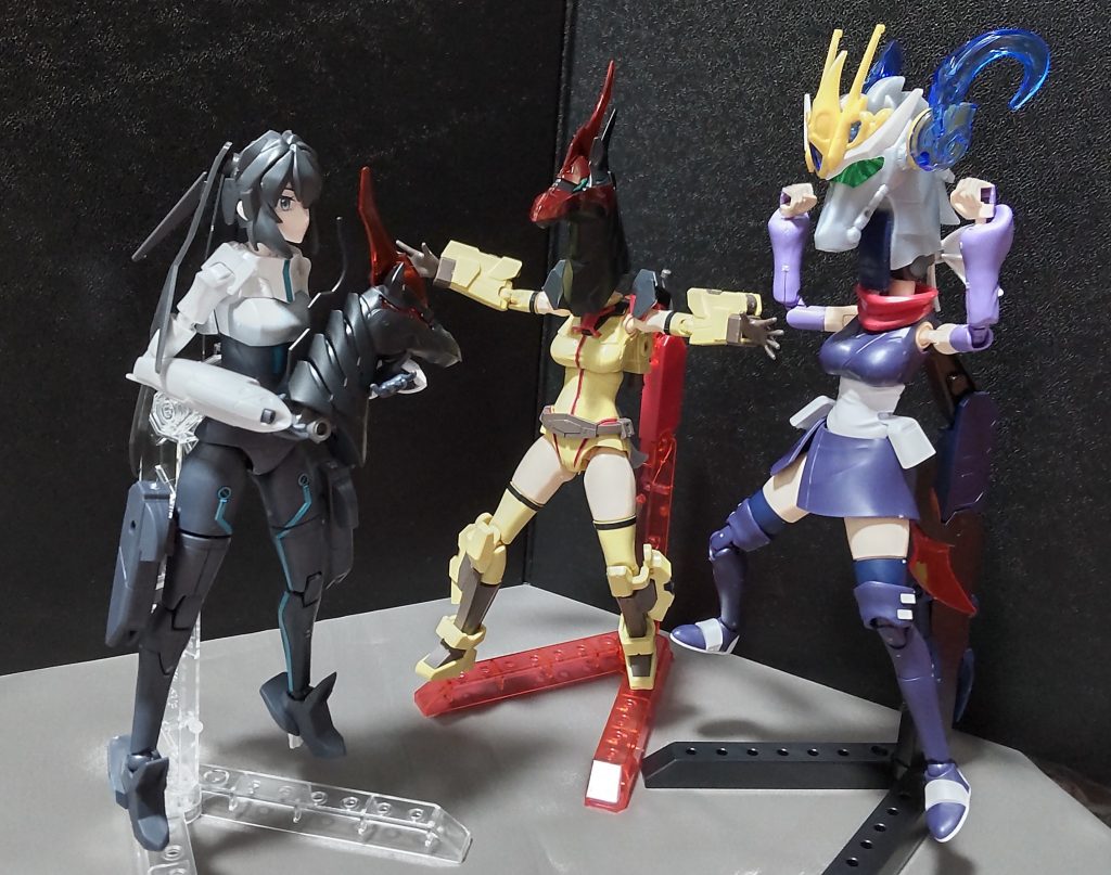 当然だが、各々頭部の交換に対応しています。ナミ「ヤッホー、メイちゃん見て見て〜」アヤメ「むんっ!」メイ「何をしているのだ、お前たちは……」