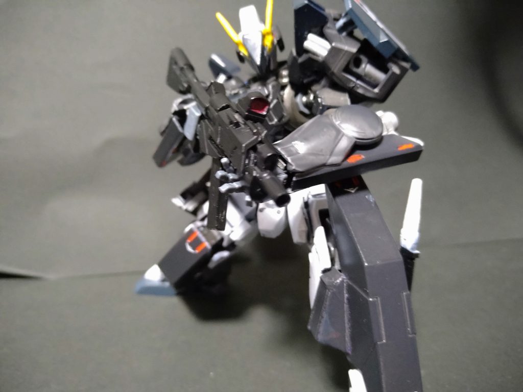 アサルトライフルは短めで取り回し重視で制作。写真では分かりづらいがストックは伸縮する