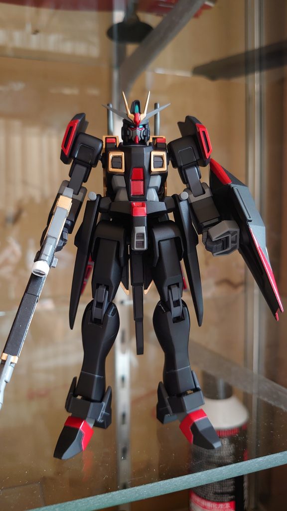 HGガイアガンダムとHGCEフォースインパルスをミキシングして制作しました。スタイリッシュな見た目になりました。今のキットと並べても遜色ないのではと思います。