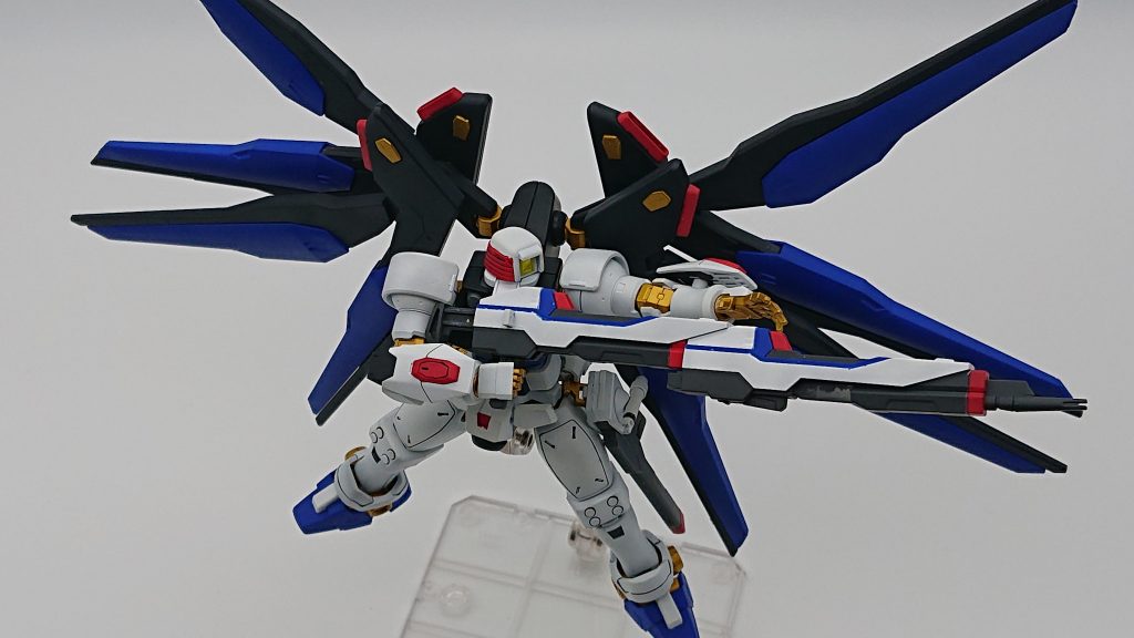 ビームライフル(連結)プラモの説明書やイラストだと左手に持っているのに、スパロボVだとなぜか右手持ちのビームライフル連結状態