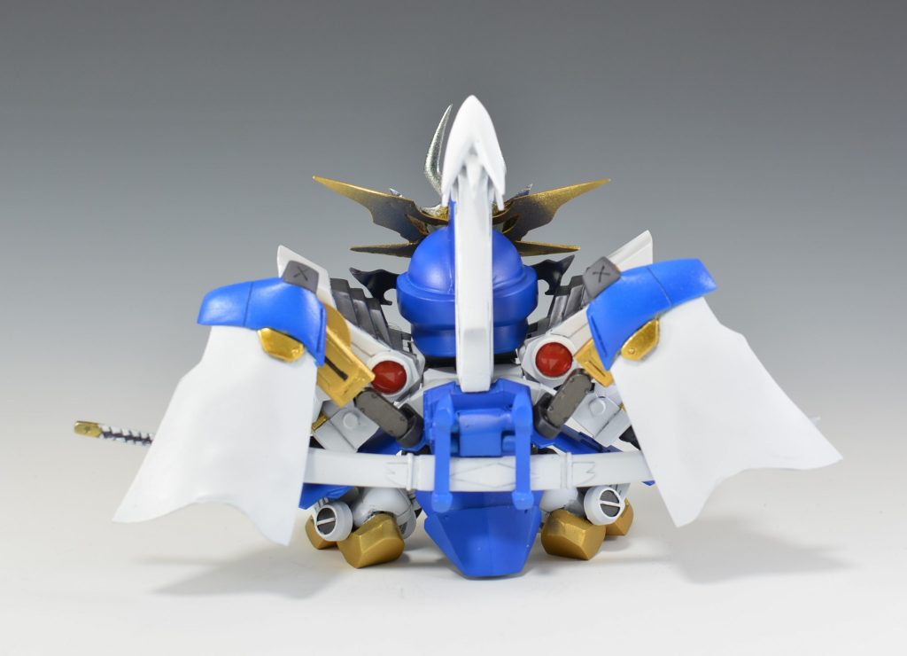 翼オミットの代わりにマントをちょい大型化して自在に動くようにしたので翼のようなシルエットになるようにしてます。