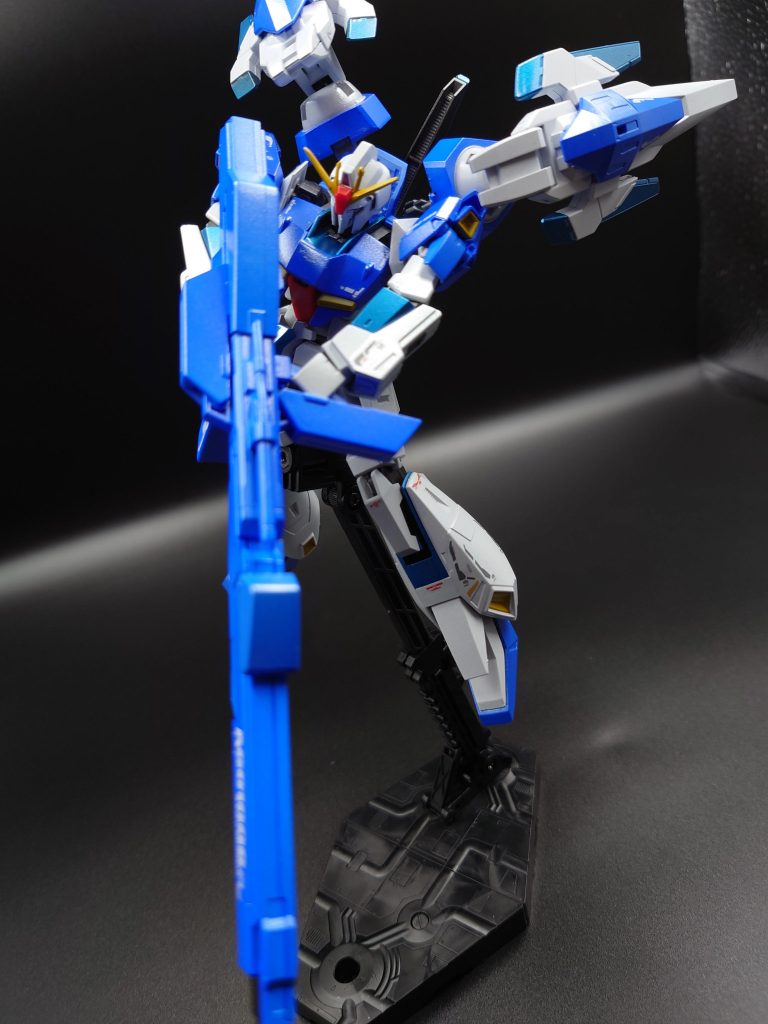 ハイメガを撃ち込む感じで一枚。ソードと同じでバーニアがあることで躍動感が上がった気がします。高出力で撃ち込んでもバーニアで反動キャンセルして撃ち込める的な。